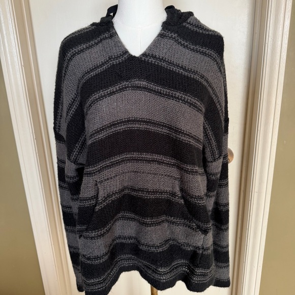 H&M Divided Knit Sweater in Gray and Black - Picture 3 of 8